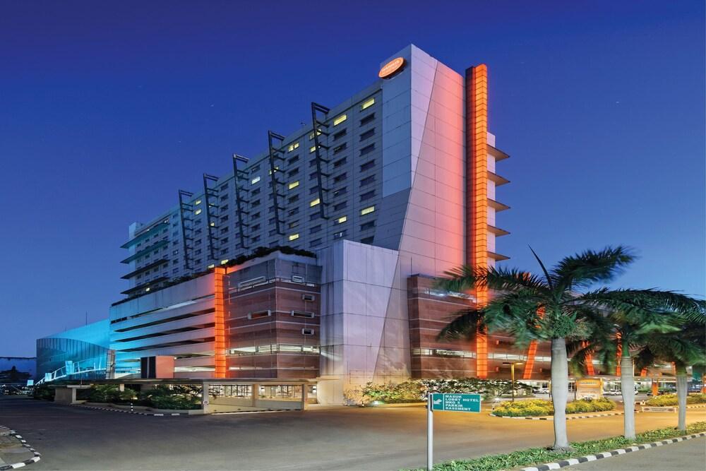 HARRIS Hotel & Conventions Kelapa Gading Jakarta - Tap to explore photos