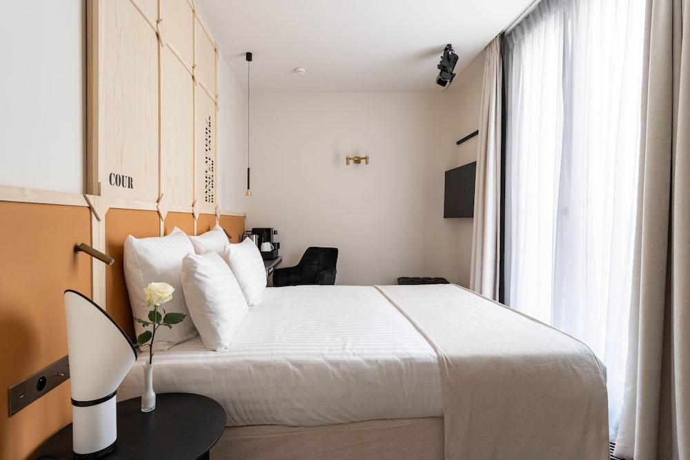Hôtel Astra Opéra - Astotel Room Type - Family Room, 2 Bedrooms, complimentary soft minibar, courtesy tray, Chromecast, digital press