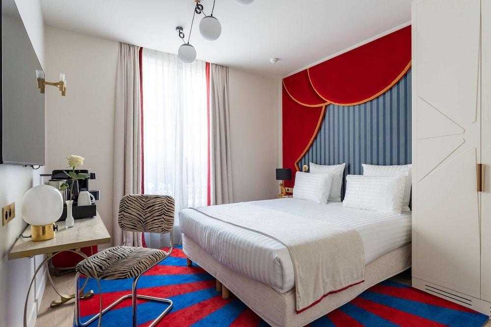 Hôtel Astra Opéra - Astotel Room Type - Family Room, 4 bedrooms, complimentary soft minibar, courtesy tray, Chromecast, digital press