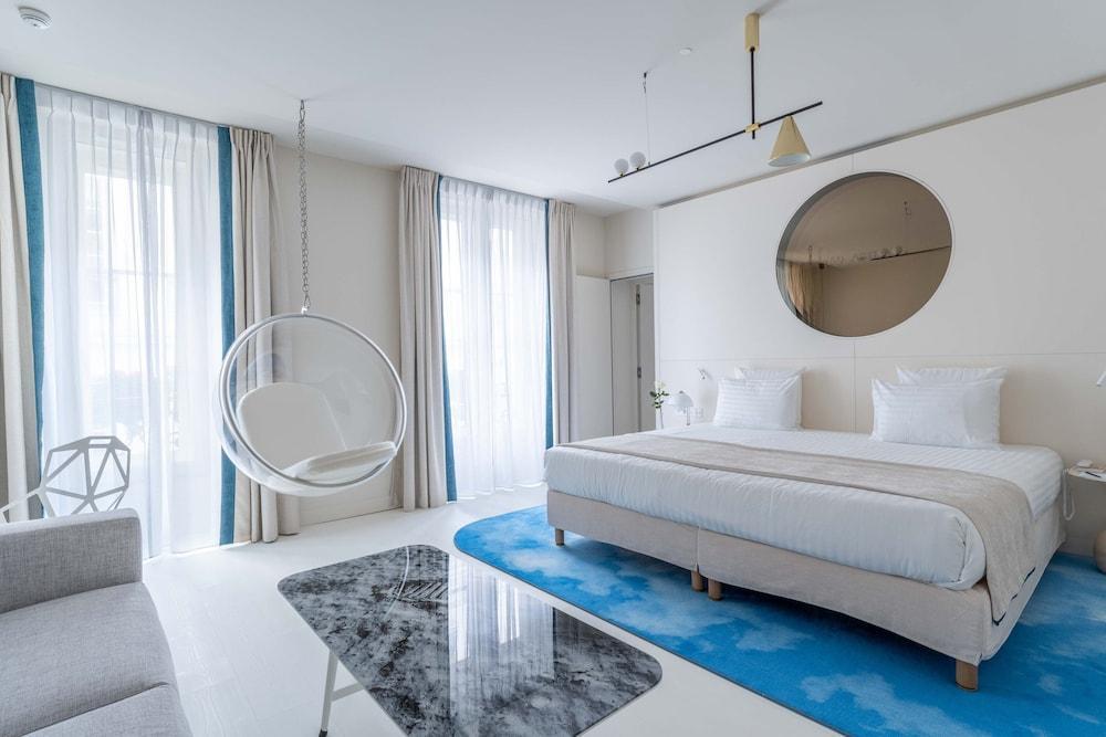 Hôtel Astra Opéra - Astotel Room Type - Superior Connecting Room 2 Bedrooms,complimentary soft minibar,courtesy tray,Chromecast,digitalpress Hôtel Astra Opéra - Astotel Room Type - Superior Connecting Room 2 Bedrooms,complimentary soft minibar,courtesy tray,Chromecast,digitalpress