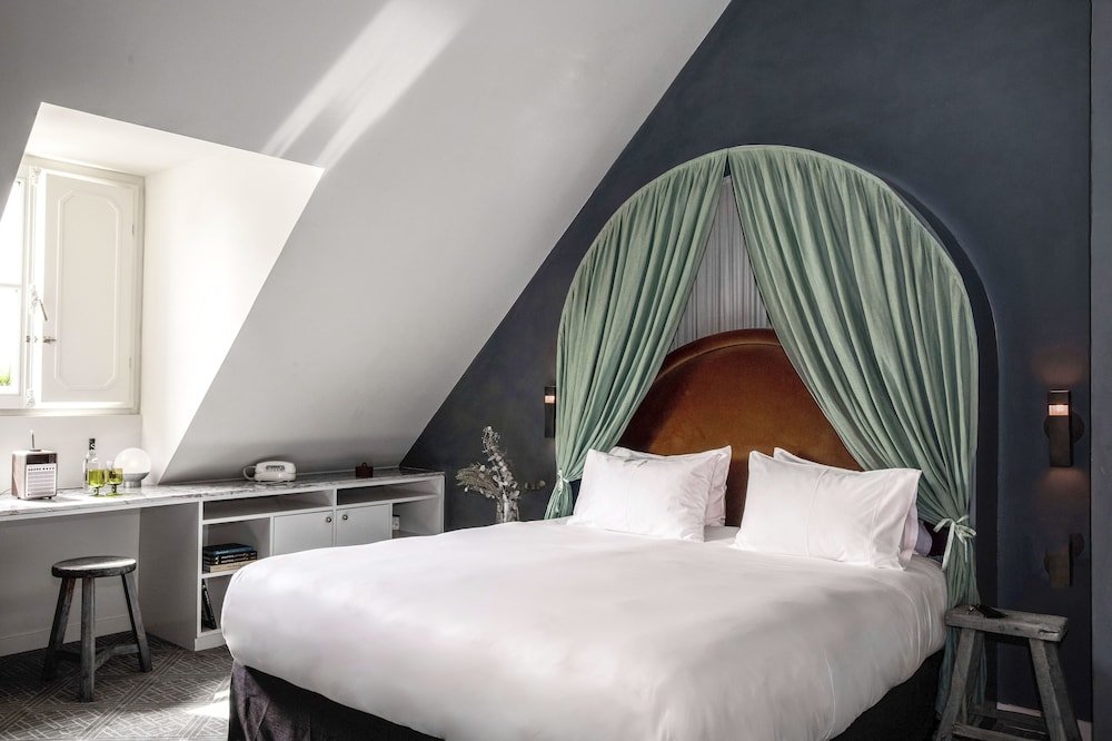 Grands Boulevards Experimental Room Type - Room (Parisian Eaves)