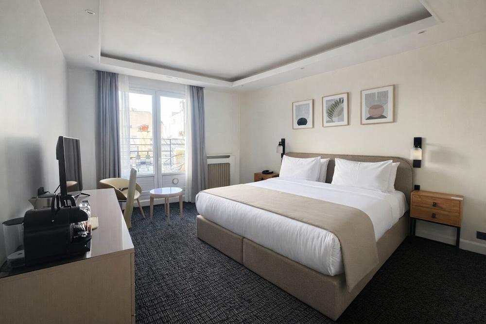Hotel Atala Champs Elysées Room Type - Deluxe Double Room - Eiffel Tower View
