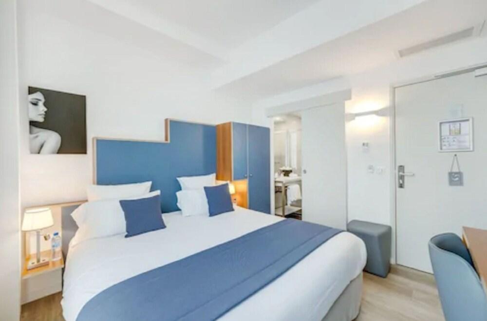 Villa Eiffel Mademoiselle Room Type - Traditional Double Room, 1 Queen Bed, Non Smoking, City View Villa Eiffel Mademoiselle Room Type - Traditional Double Room, 1 Queen Bed, Non Smoking, City View