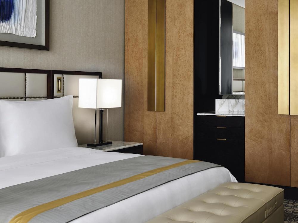 MOVENPICK GRAND PLAZA DUBAI Room Type - Superior Room, 1 King Bed