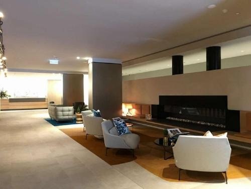 Melbourne Private Apartments - Collins Wharf Waterfront, Docklands - Tap to explore photos