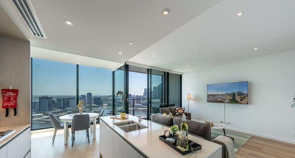 Melbourne Private Apartments - Collins Wharf Waterfront, Docklands Room Type - Top Floor 2 BR / 2 Lvls - Sub Penthouse