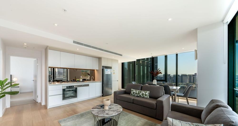 Melbourne Private Apartments - Collins Wharf Waterfront, Docklands - Tap to explore photos