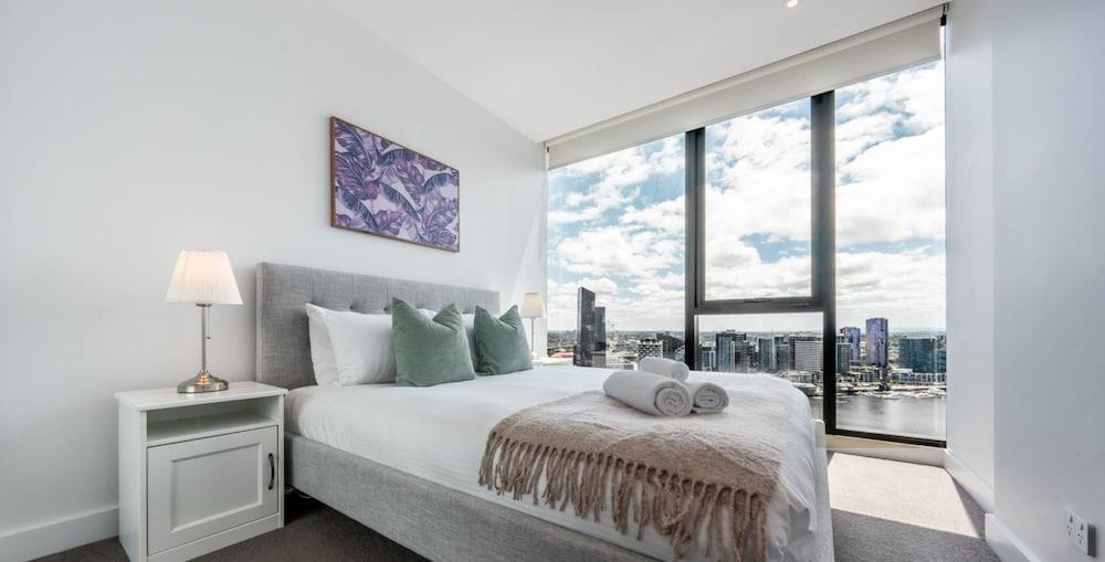 Melbourne Private Apartments - Collins Wharf Waterfront, Docklands Room Type - Sky High 2 Bedroom 2Bathroom Apartment with Stadium & Harbour Views