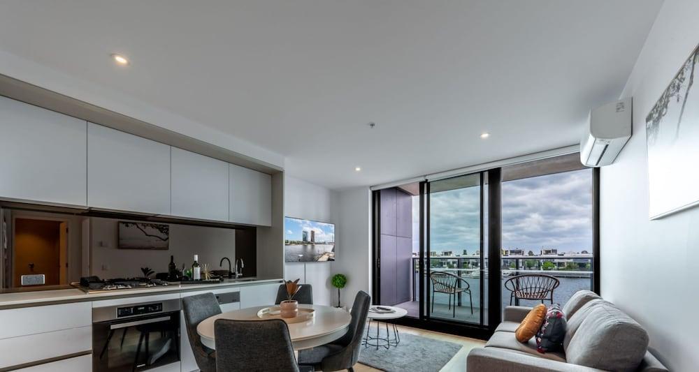 Melbourne Private Apartments - Collins Wharf Waterfront, Docklands Room Type - 1 Bedroom Apartment Absolute Waterfront
