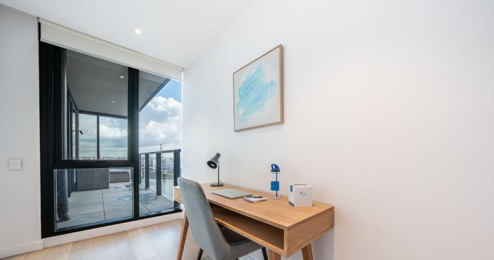 Melbourne Private Apartments - Collins Wharf Waterfront, Docklands Room Type - Two-Bedroom Two-Bathroom + Study Apartment with Harbour View