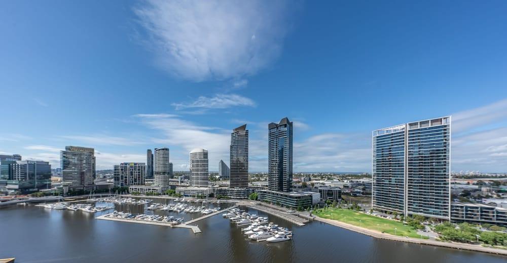 Melbourne Private Apartments - Collins Street Waterfront, Docklands