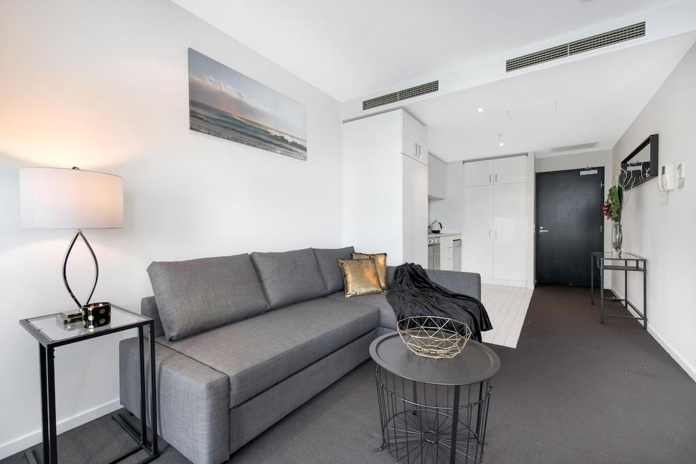 FARINA, 1BDR Docklands Apartment - Tap to explore photos