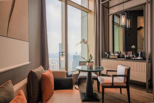 Jumeirah Guangzhou Room Type - Deluxe King Room