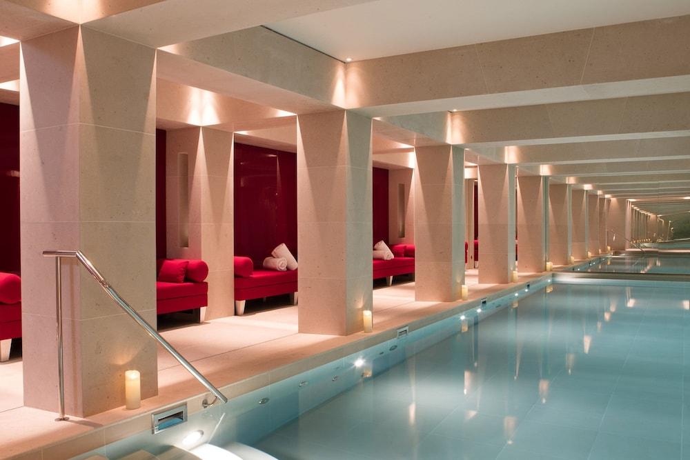 La Reserve Paris Hotel and Spa - Tap to explore photos