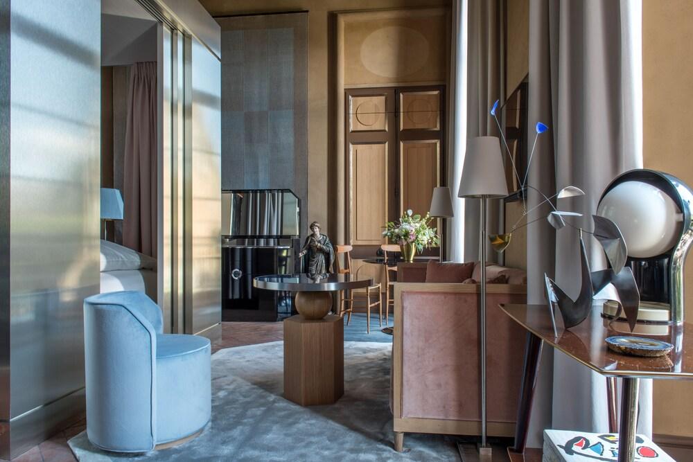Cour des Vosges - Evok Collection Room Type - Superior Suite, 1 King Bed, Kitchenette, Pool Access, Garden View