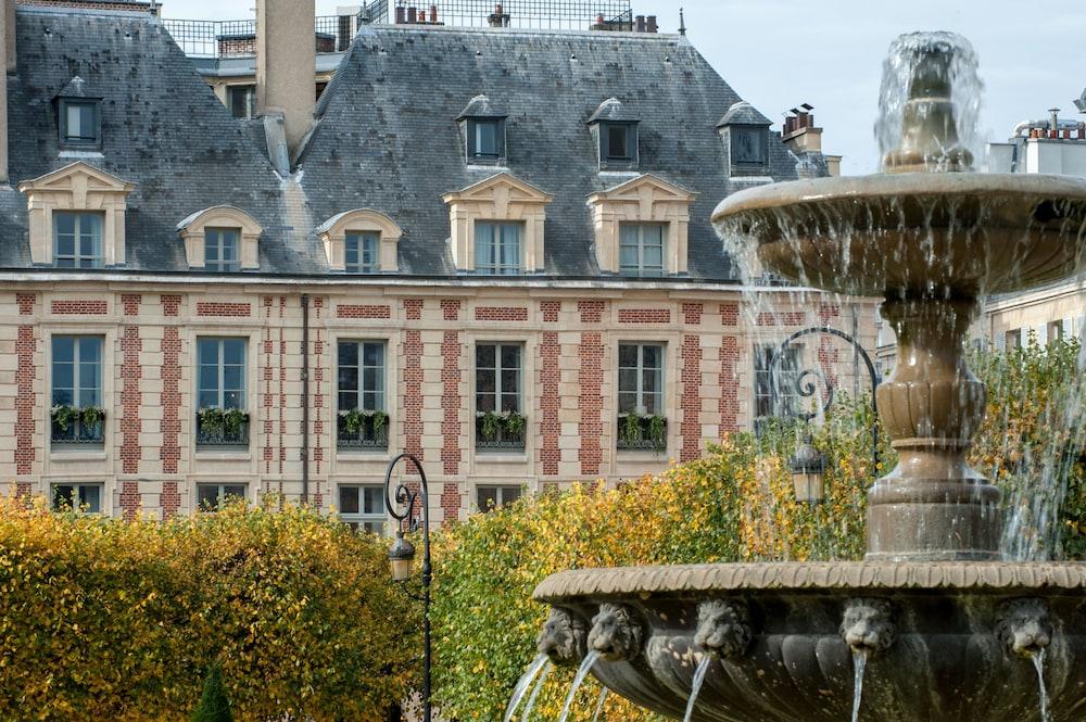 Cour des Vosges - Evok Collection