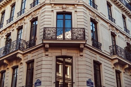 Monsieur George Hotel & Spa – Champs Elysées - Tap to explore photos