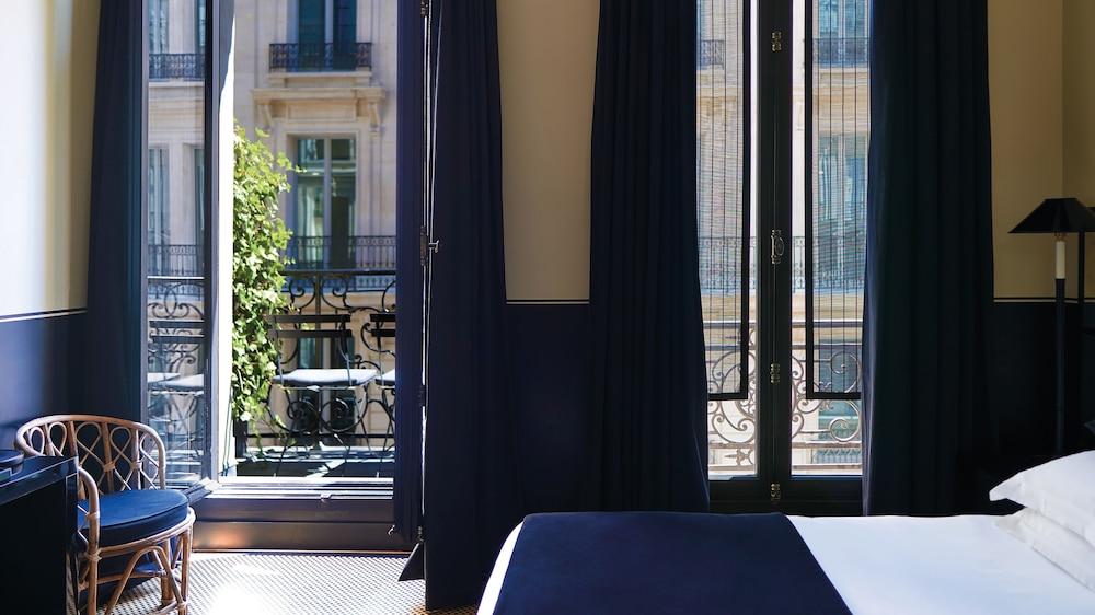 Monsieur George Hotel & Spa – Champs Elysées Room Type - Executive Room, Balcony