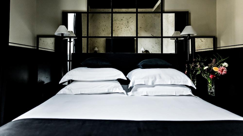 Monsieur George Hotel & Spa – Champs Elysées Room Type - Classic Room