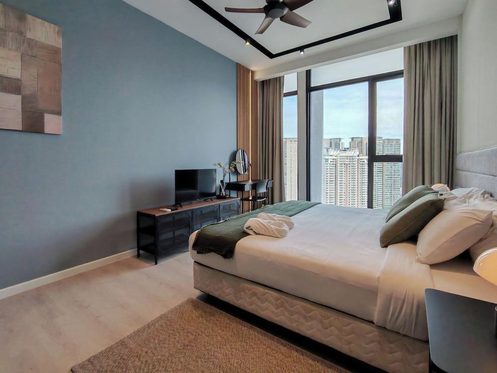 Expressionz KLCC by Wodages Room Type - Deluxe Room (Modern Skyline Sanctuary)
