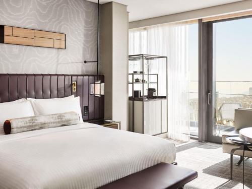 Fairmont Quasar Istanbul Room Type - Fairmont Room with Sea View and Balcony
