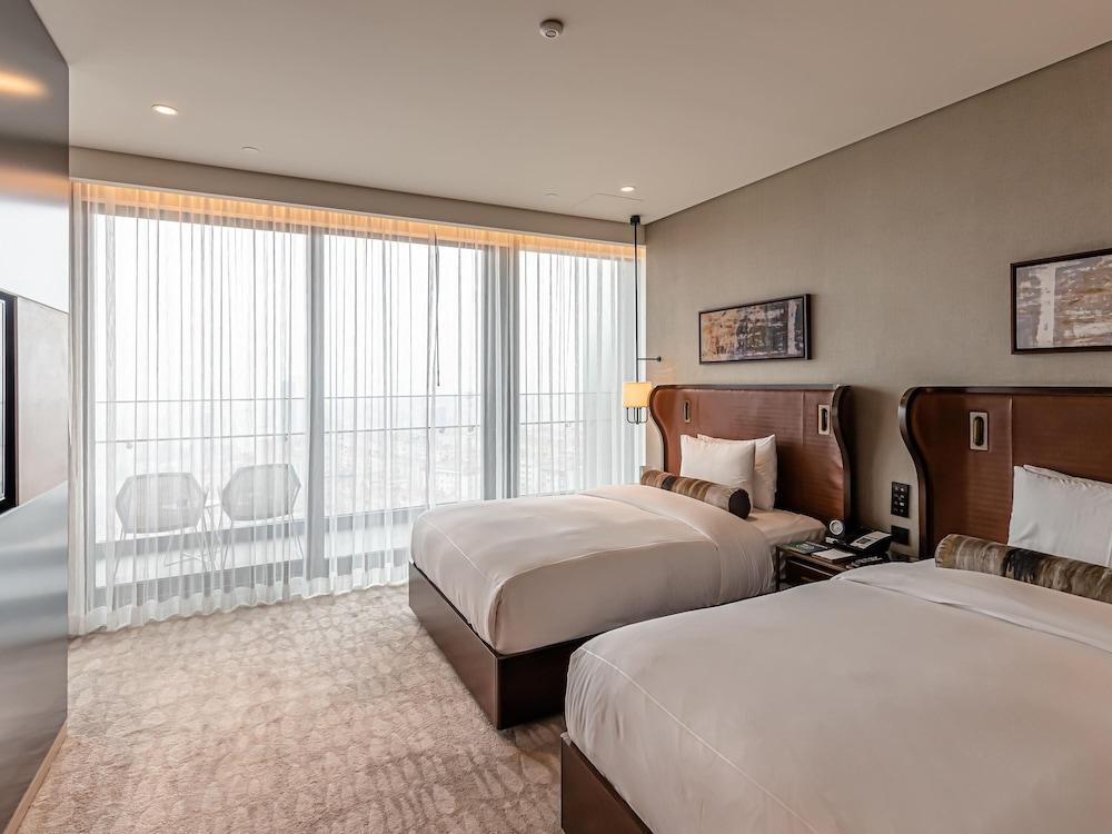 Fairmont Quasar Istanbul Room Type - FAIRMONT GOLD City View 2 Queen, Lounge Access