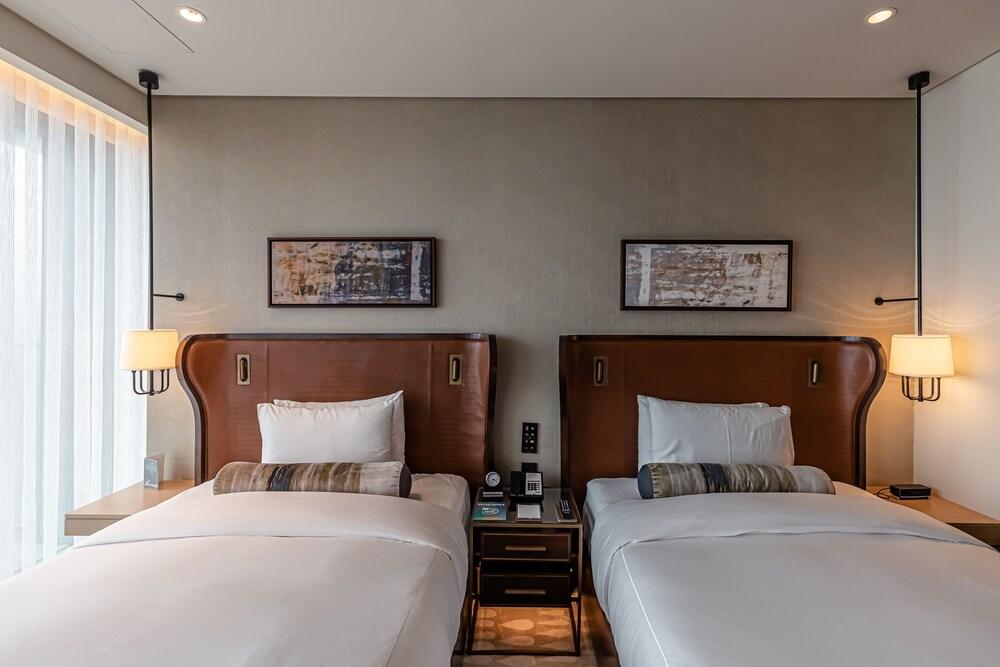 Fairmont Quasar Istanbul - Tap to explore photos