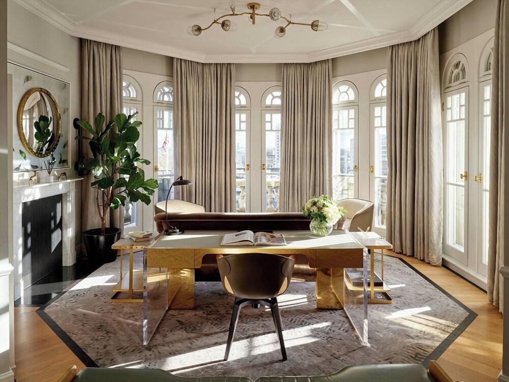 Mandarin Oriental Hyde Park, London Room Type - Suite (Turret)