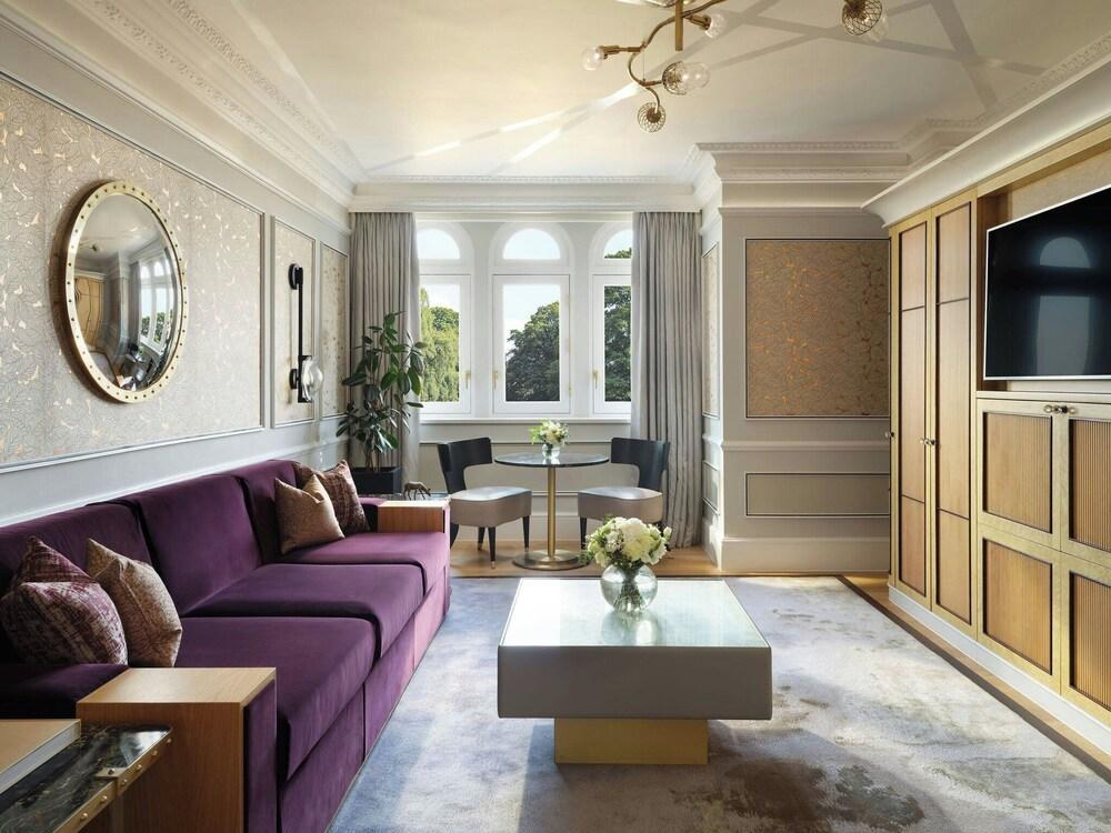 Mandarin Oriental Hyde Park, London Room Type - Family Suite (Hyde Park)
