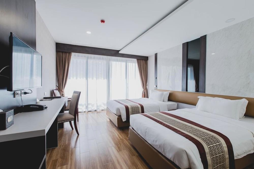 Golden Jomtien Beach Hotel Room Type - Deluxe Twin Room, Multiple Beds