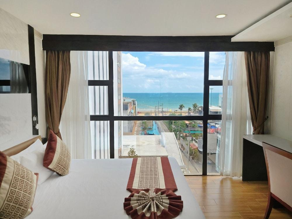 Golden Jomtien Beach Hotel Room Type - Grand Suite