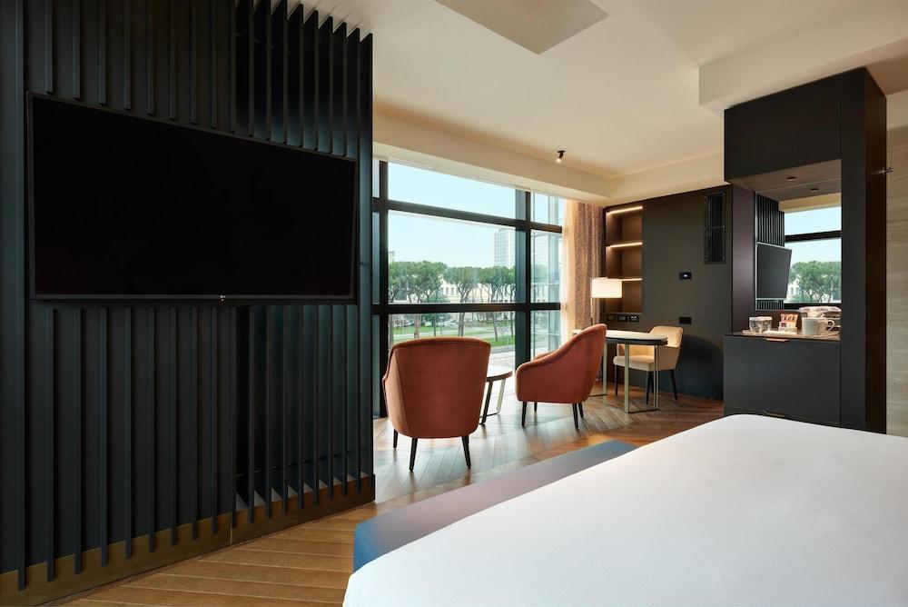 Hilton Rome Eur La Lama Room Type - Room, 1 King Bed, Corner