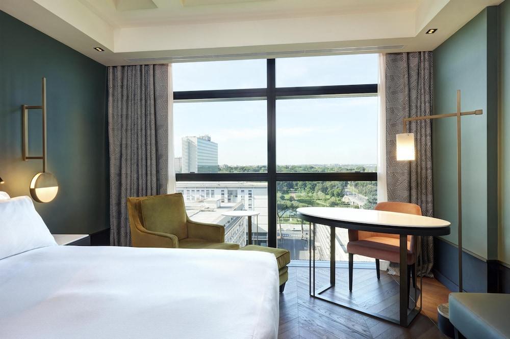 Hilton Rome Eur La Lama Room Type - Deluxe Room, 1 King Bed (High Floor)
