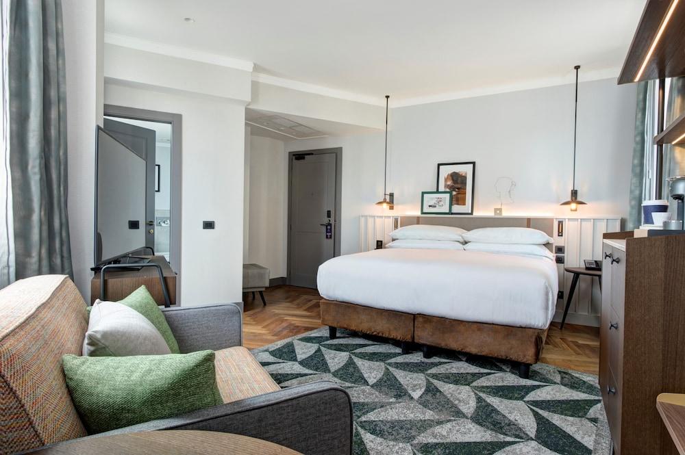 DoubleTree By Hilton Rome Monti Room Type - Junior Suite, 1 King Bed, Terrace