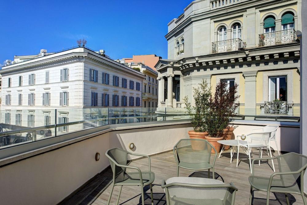 DoubleTree By Hilton Rome Monti Room Type - Junior Suite, 1 King Bed