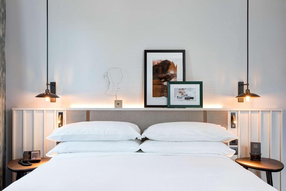 DoubleTree By Hilton Rome Monti Room Type - Bedroom 1
