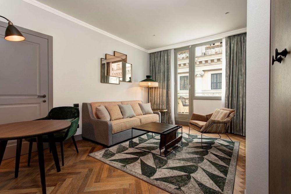 DoubleTree By Hilton Rome Monti - Tap to explore photos