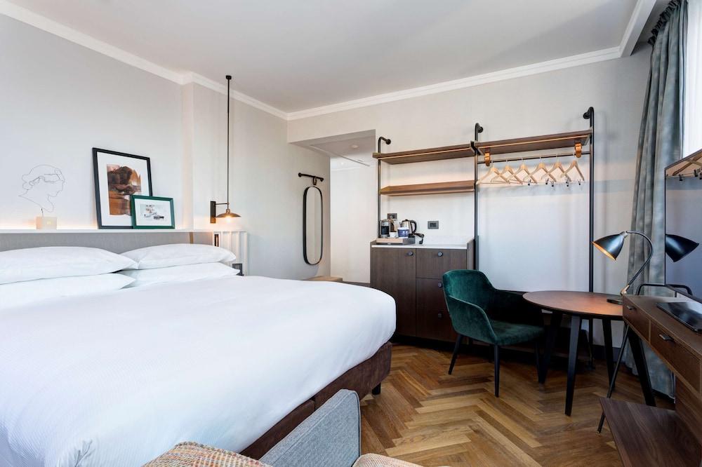 DoubleTree By Hilton Rome Monti Room Type - Deluxe Room, 1 King Bed