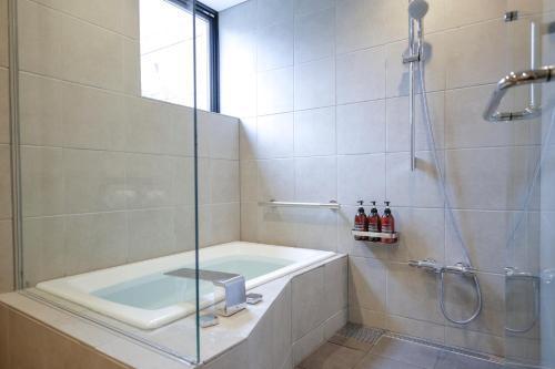 Kaminarimon Ryokan Room Type - Superior Twin Room with City View