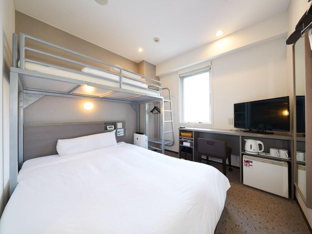 Super Hotel Tokyo Nihonbashi Mitsukoshimae Room Type - Room with 1 Double Bed and 1 Bunk Bed Super Hotel Tokyo Nihonbashi Mitsukoshimae Room Type - Room with 1 Double Bed and 1 Bunk Bed