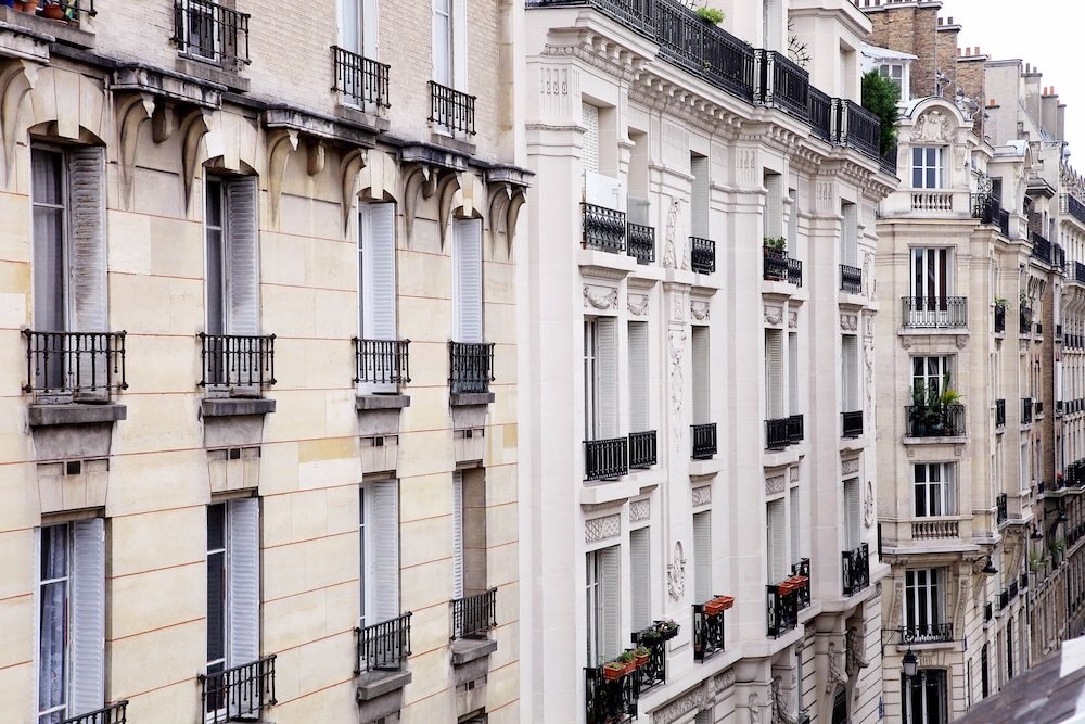 Hôtel Saint-Louis Marais - Tap to explore photos