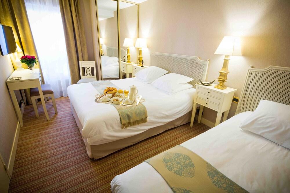 Hôtel Champerret Héliopolis Room Type - Triple Room