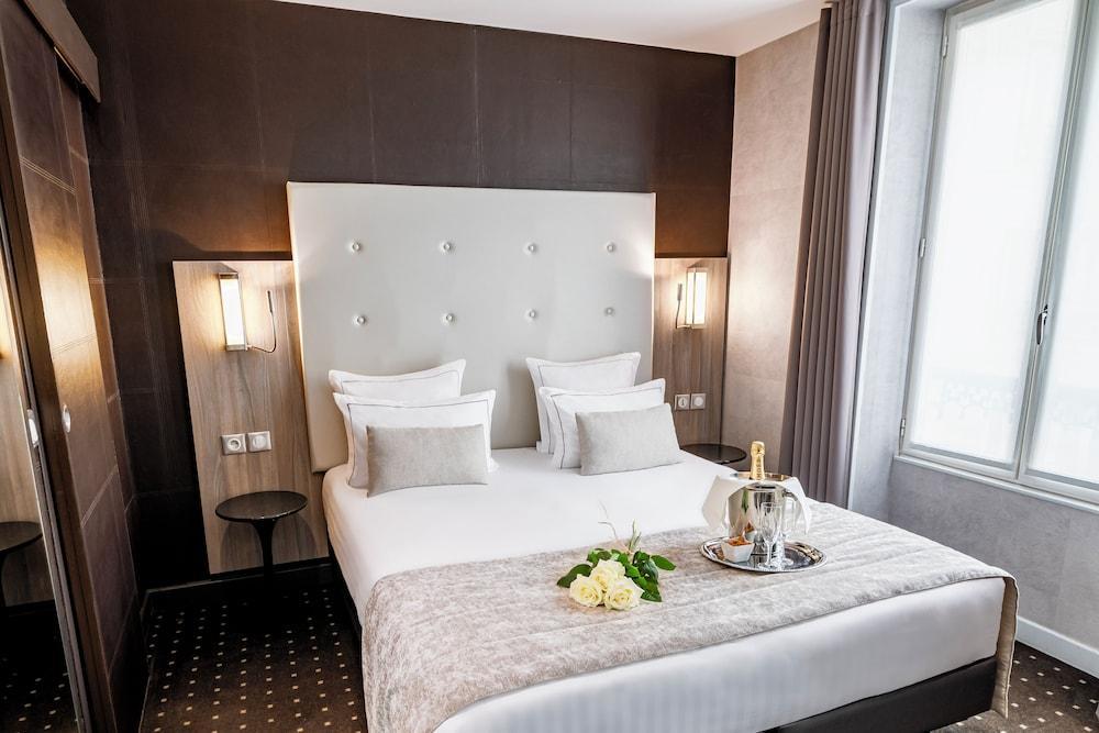 Hôtel de La Paix Tour Eiffel Room Type - Deluxe Triple Room Hôtel de La Paix Tour Eiffel Room Type - Deluxe Triple Room