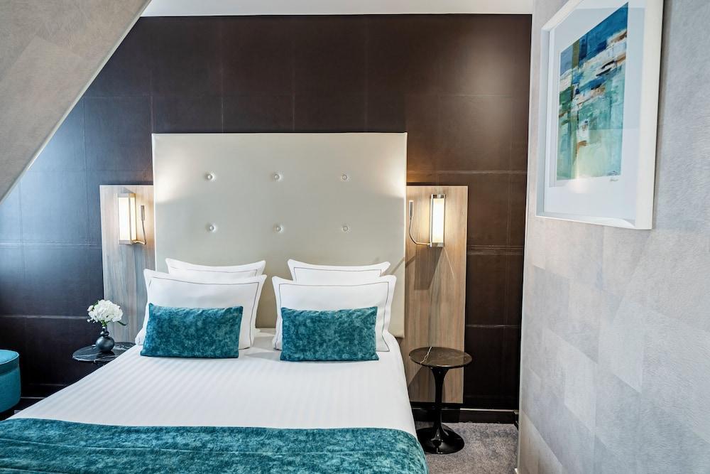Hôtel de La Paix Tour Eiffel Room Type - Classic Upper Floor Accommodation - City View