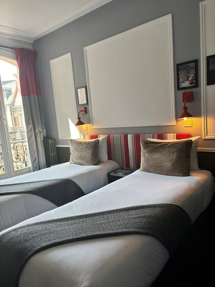 Alba Opera Hotel Room Type - Executive Twin Room