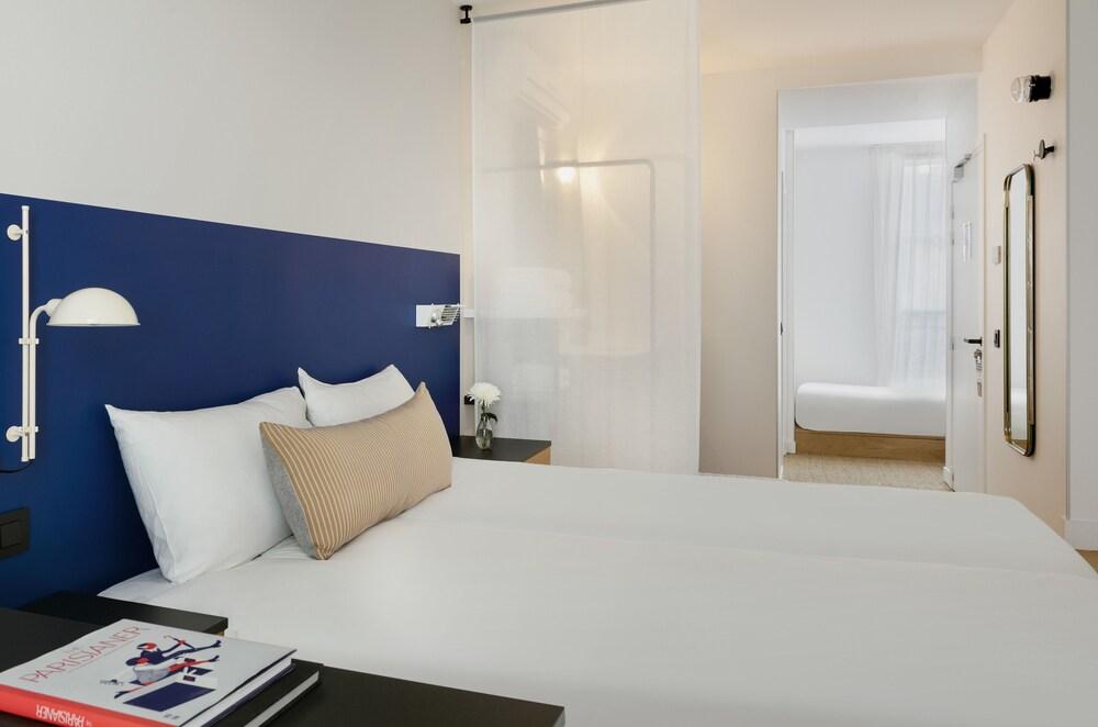 Oh La La! Hotel bar - Paris Bastille Room Type - Triple Room (vue Bastille, no elevator)
