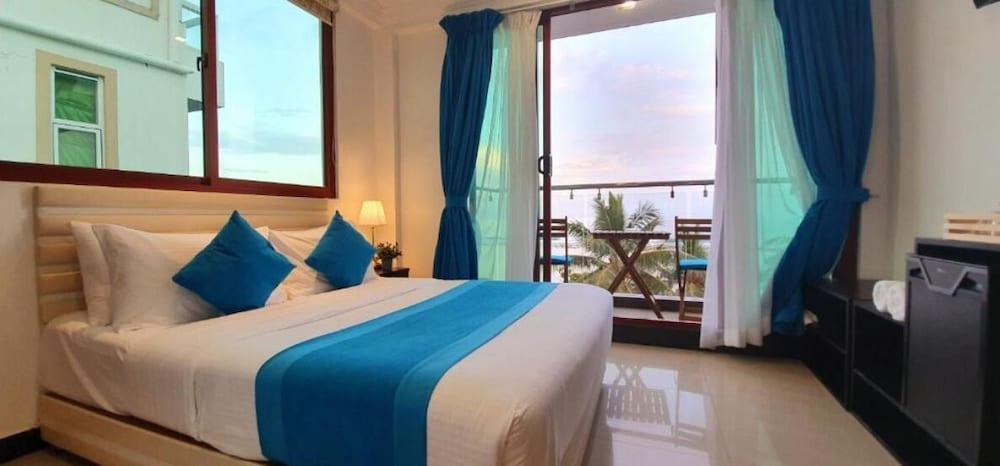 Huvan Beach Room Type - Deluxe Double Balcony Room with Ocean View