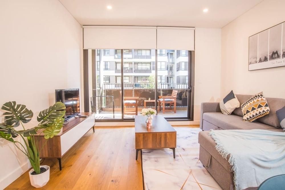 Serene Leichhardt 2bed2bath APT - Tap to explore photos