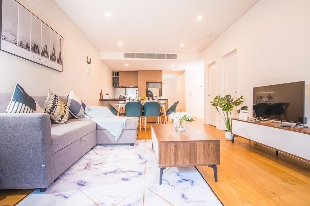 Serene Leichhardt 2bed2bath APT - Tap to explore photos