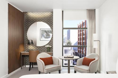 Crowne Plaza Sydney Darling Harbour - Tap to explore photos